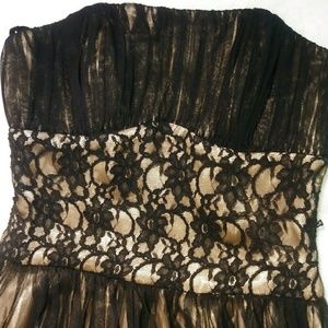 White House Black Market Black &Gold Sz 4